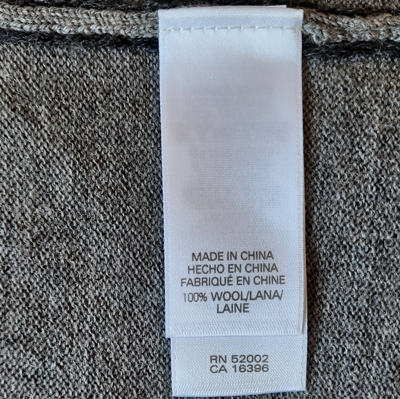 Liz Claiborne wool,grey V- neck    sweater size XL. - Picture 12 of 13